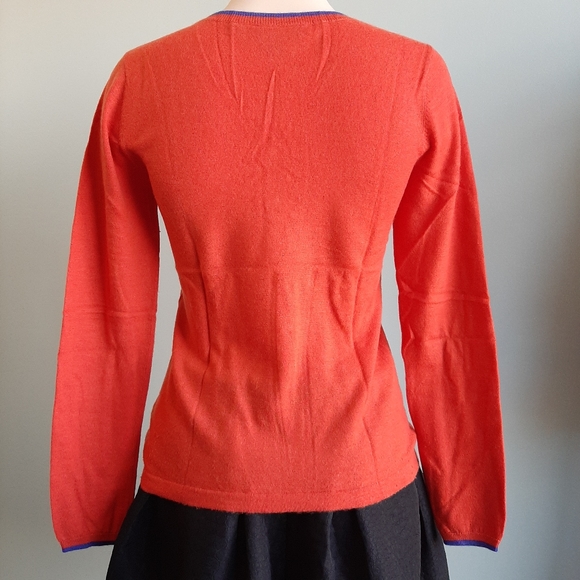 Shanghai Tang cashmere sweater with jade buttons - Picture 3 of 8